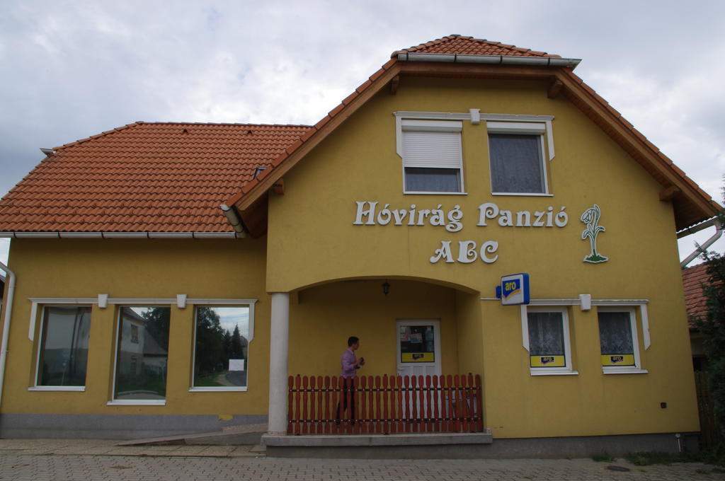 Hôtel Hovirag Panzio à Porva Extérieur photo